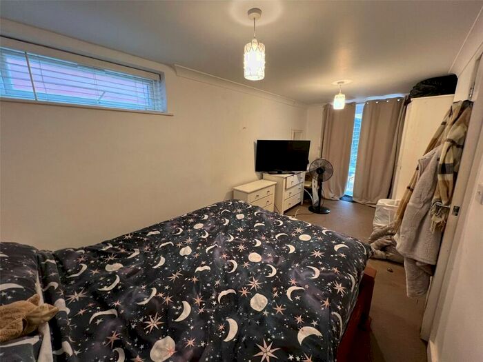 2 Bedroom Apartment To Rent In Winchester Road, Southampton, Hampshire, SO16