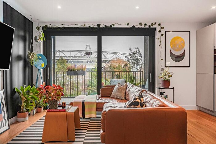 1 Bedroom Apartment For Sale In Navigators Walk, London, E3