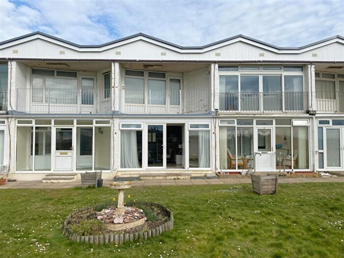 1 Bedroom Apartment For Sale In Kingfisher Court, West Bay, Bridport, DT6