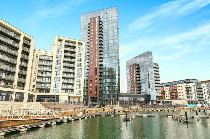 3 Bedroom Flat To Rent In 80 The Moresby Tower, Admirals Quay, Ocean Village SO14
