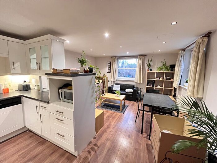 2 Bedroom Apartment To Rent In Russet Drive, St Albans, AL4