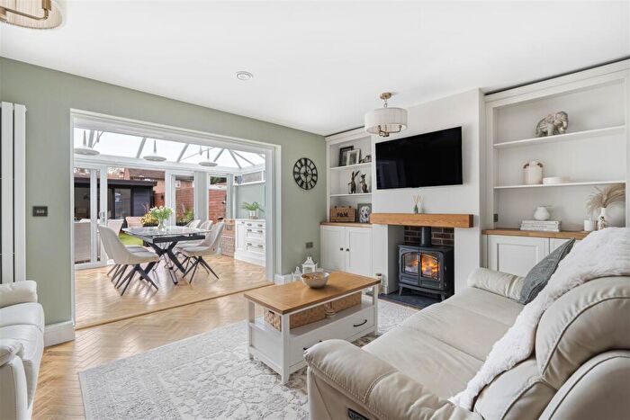 4 Bedroom Town House For Sale In Rowlands Square, Petersfield, GU32