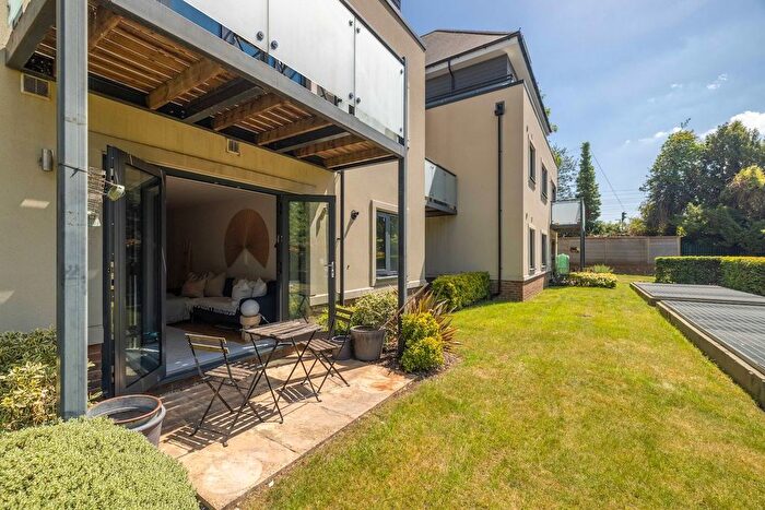 2 Bedroom Flat For Sale In Institute Road, Taplow, Maidenhead, SL6