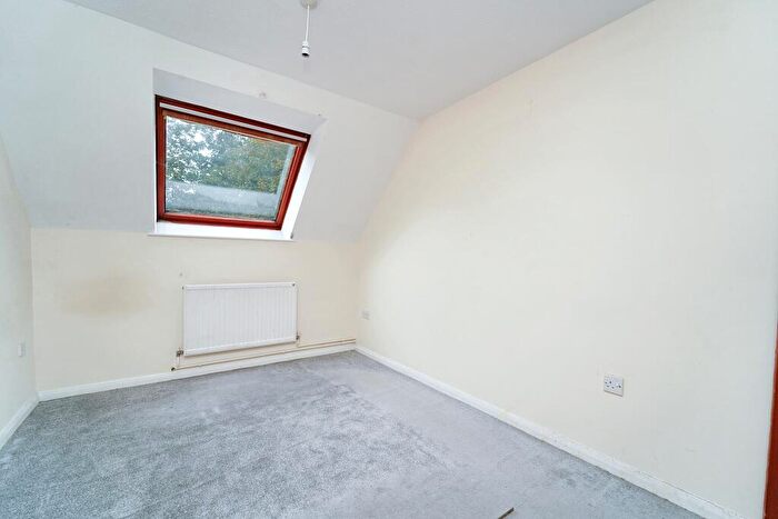 1 Bedroom Flat For Sale In Flat Atholl Court & Garage, Kingsway Gardens, Andover, SP10
