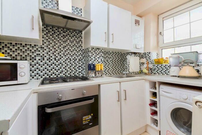 3 Bedroom Flat To Rent In Deloraine House, Tanners Hill, London, Greater London, SE8