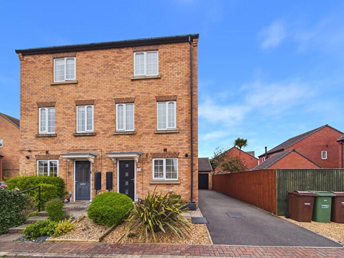 4 Bedroom Semi Detached House For Sale In Miners Court, New Sharlston, Wakefield, WF4