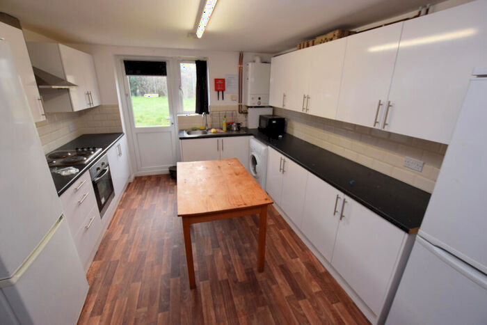 5 Bedroom Semi-Detached House To Rent In Friars Avenue, Far Cotton, Northampton, NN4