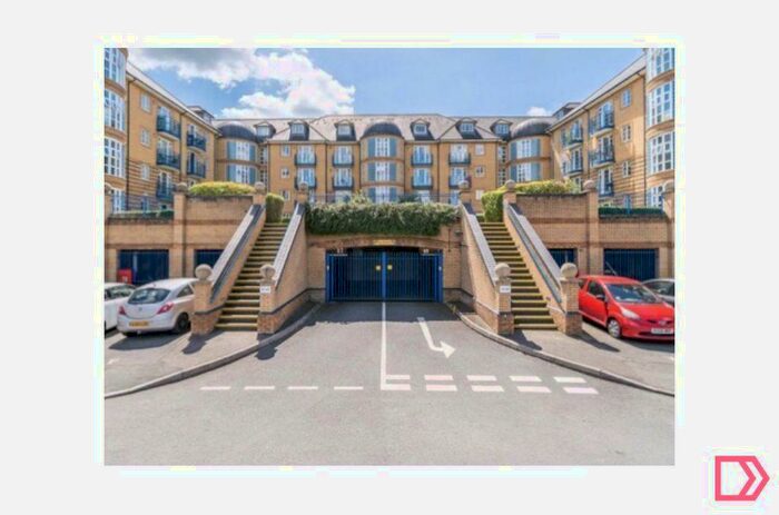 2 Bedroom Flat To Rent In Newland Gardens, Ware Road, Hertford, Hertfordshire, SG13