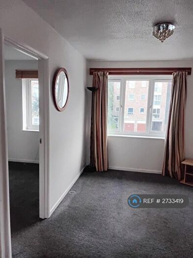 Studio To Rent In Westmoreland Drive, Sutton, SM2