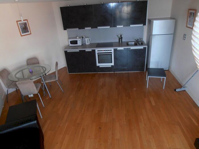 2 Bedroom Flat To Rent In City Centre, Cardiff, CF10