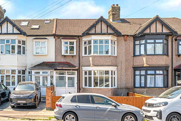 3 Bedroom Terraced House To Rent In Beehive Lane, Gants Hill, Essex, IG1
