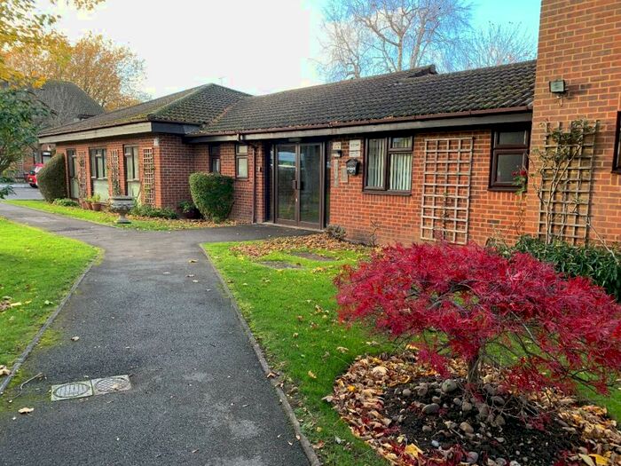 1 Bedroom Flat To Rent In Reeve Court (Over 's Only), Tarragon Drive, Guildford, GU2