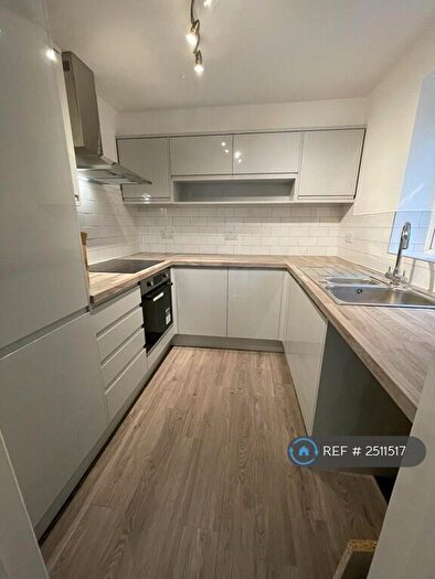 2 Bedroom Flat To Rent In Chenies Court, Hemel Hempstead, HP2