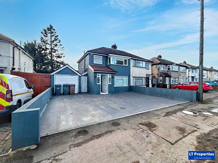 3 Bedroom Semi Detached House To Rent In Sundon Park Road, Luton, LU3