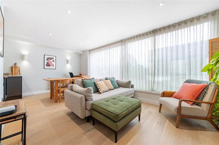 1 Bedroom Apartment For Sale In Silvester Road, East Dulwich, London, SE22