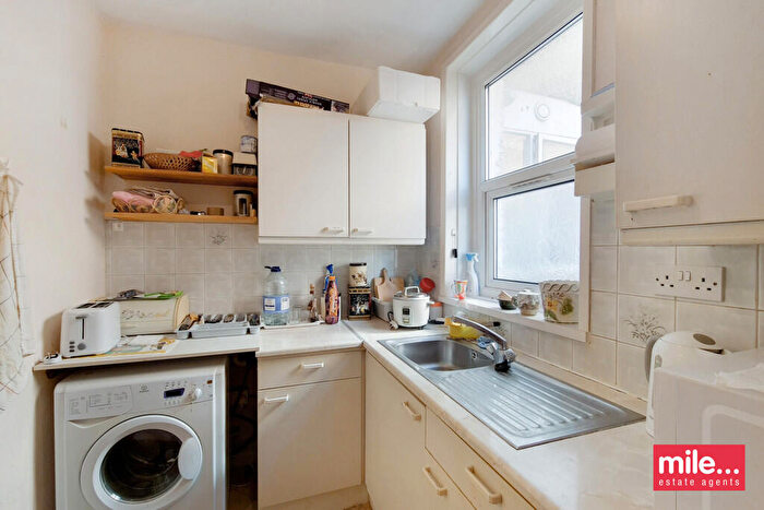 1 Bedroom Apartment To Rent In Crownhill Road, London, NW10