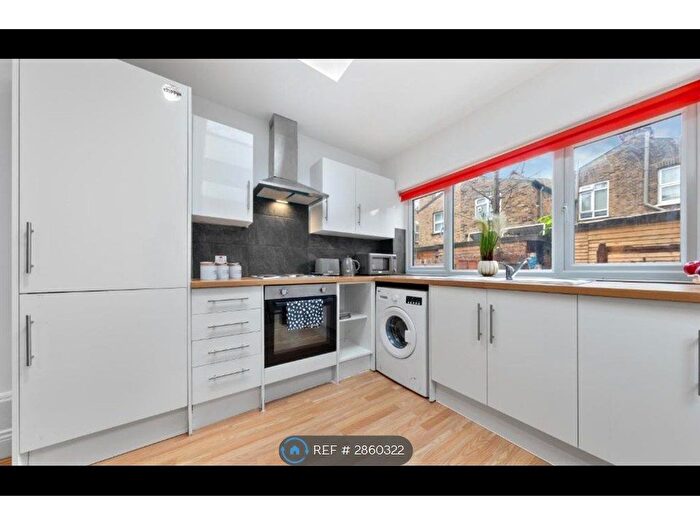 2 Bedroom Flat To Rent In Ground Floor, London, SE15