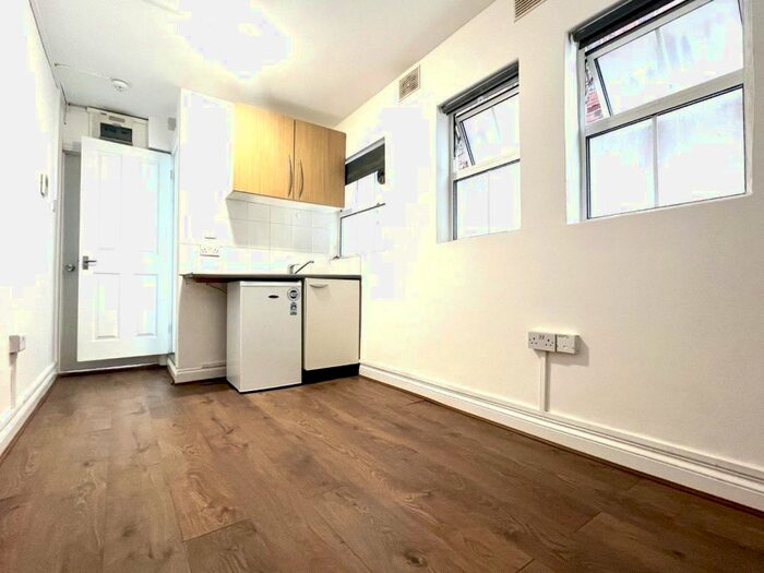 Studio To Rent In Hermitage Road, London, N4