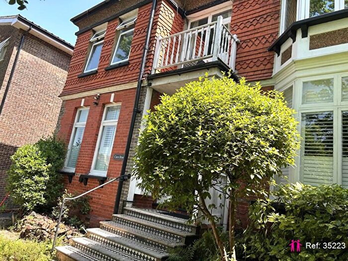 1 Bedroom Apartment For Sale In Horsham Road, Dorking, RH4