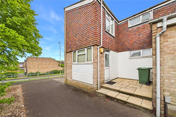 3 Bedroom End Of Terrace House For Sale In Martin Close, Basingstoke, Hampshire, RG21