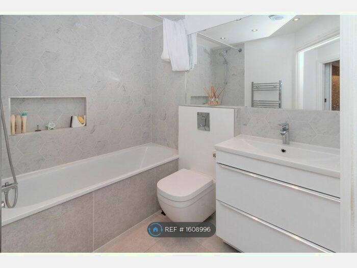 2 Bedroom Flat To Rent In Omega Building, London, SW18