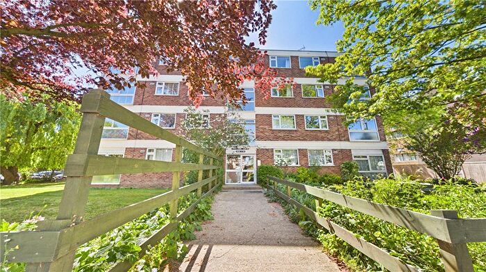 2 Bedroom Parking For Sale In Gordon Road, London, W13