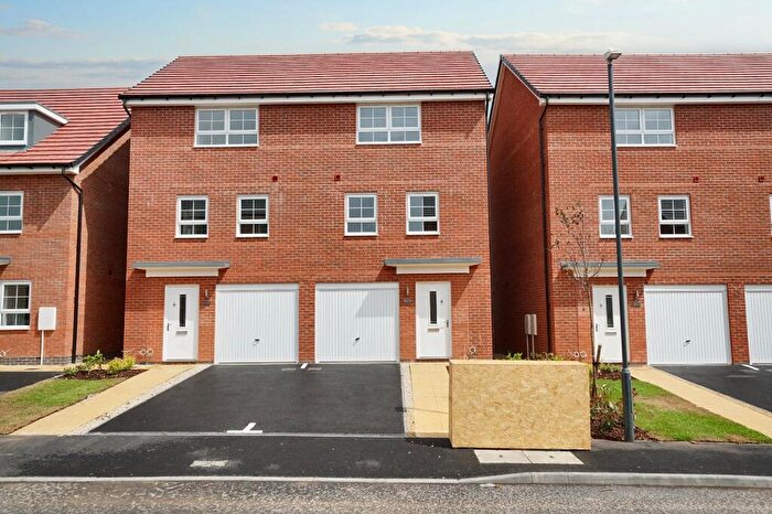 3 Bedroom Semi-Detached House To Rent In Hillcrest Road, Nuneaton, Warwickshire, CV10