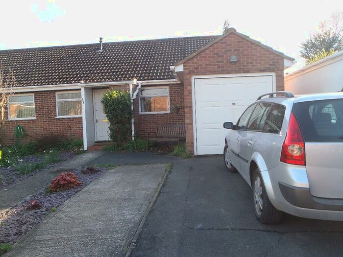 3 Bedroom Bungalow To Rent In The Close, Monk Sherborne, RG26