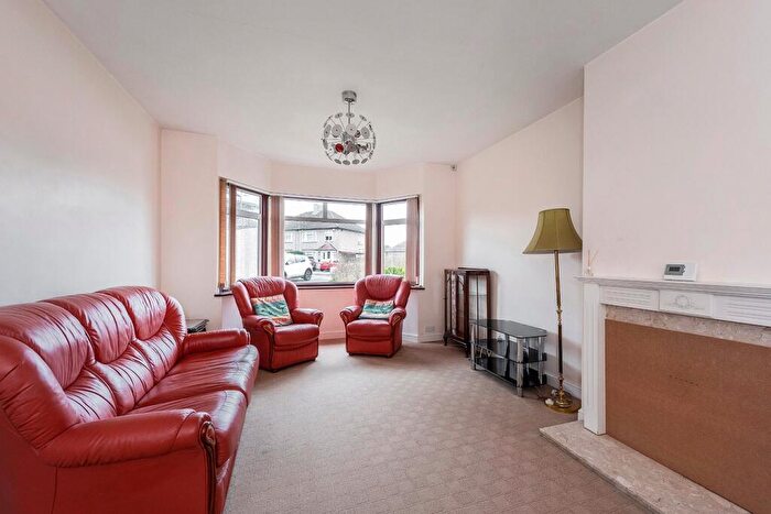 2 Bedroom Semi-Detached Bungalow For Sale In Stratton Close, Bexleyheath, DA7