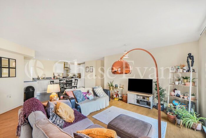 2 Bedroom Apartment To Rent In Fabian Bell Tower, Bow, E3