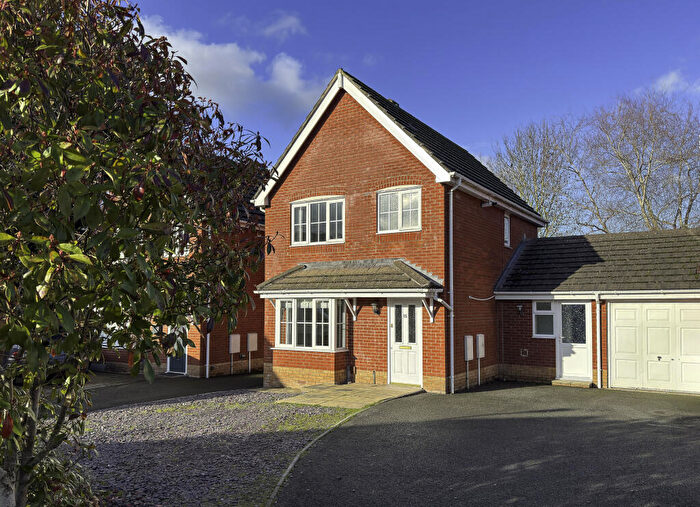 3 Bedroom Link Detached House For Sale In Wenlock Close, Belmont, Hereford, HR2