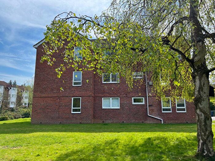 1 Bedroom Flat To Rent In Wooburn Green - One Bedroom Apartment, HP10