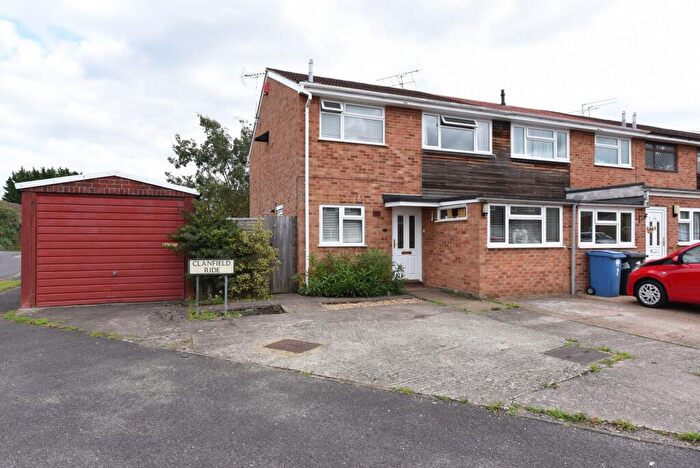 3 Bedroom End Of Terrace House For Sale In Clanfield Ride, Blackwater, GU17