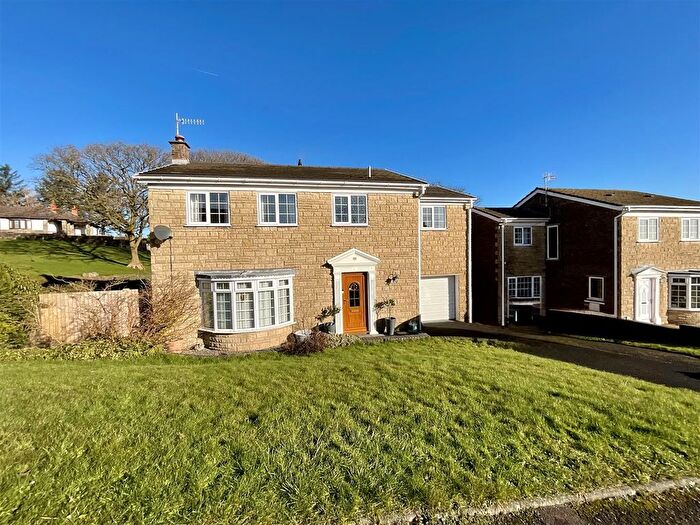 4 Bedroom Detached House For Sale In Hilltop, Felinfoel, Llanelli, SA14