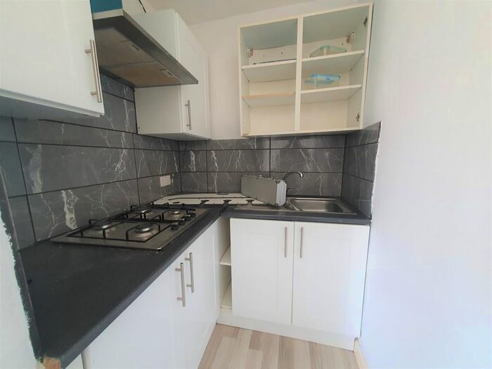 1 Bedroom Flat To Rent In Lechmere Avenue, Chigwell, IG7