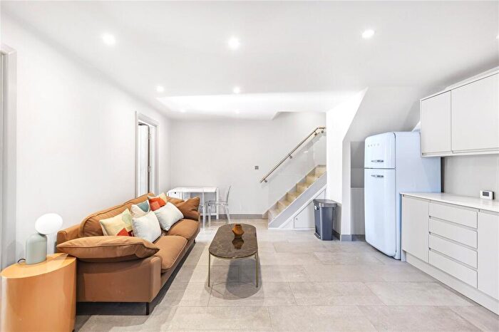 4 Bedroom Semi-Detached House To Rent In Friars Mead, London, E14