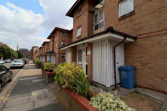 1 Bedroom Apartment To Rent In Warlingham House, Varcoe Road, London, SE16