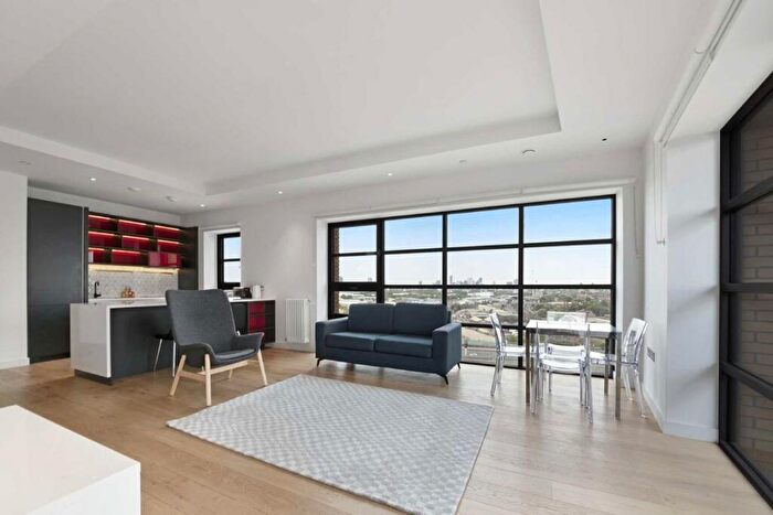 2 Bedroom Flat To Rent In Lyell Street, London City Island, E14