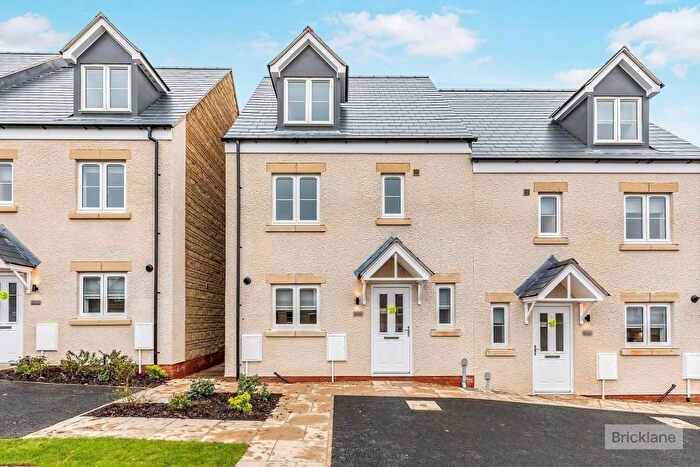 4 Bedroom Semi-Detached House To Rent In Airfield Way, Weldon Park, Corby, Northants, NN17