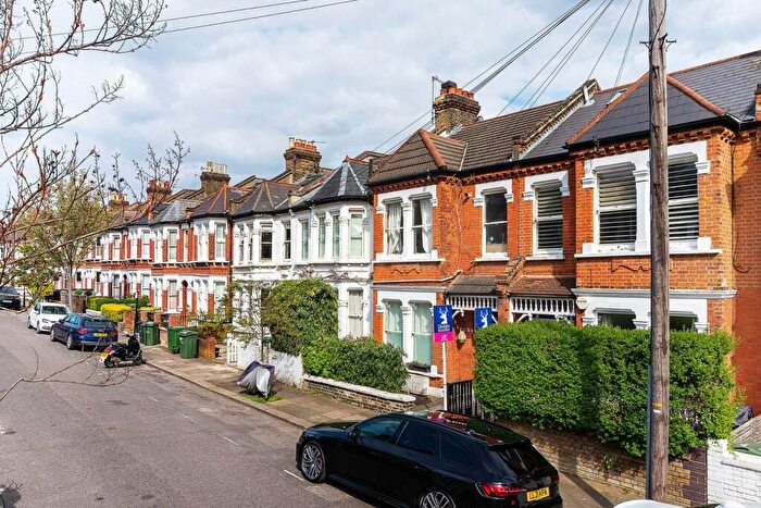 2 Bedroom Flat To Rent In Rudloe Road, Balham, London, SW12