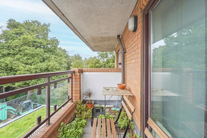 2 Bedroom Flat For Sale In Freetrade Wharf, Wapping, London, E1W