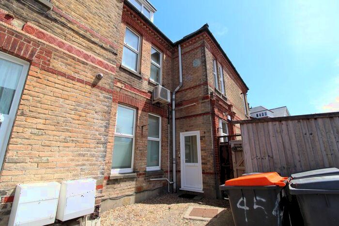 3 Bedroom Flat To Rent In Drummond Road, Three Bedroom Flat £., BH1