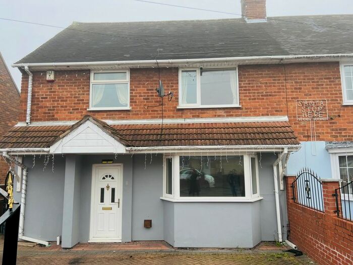 3 Bedroom Semi-Detached House To Rent In Bilston, West Midlands, WV14