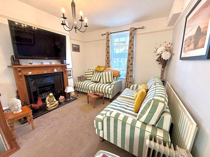 2 Bedroom Cottage For Sale In High Street, Toddington, LU5