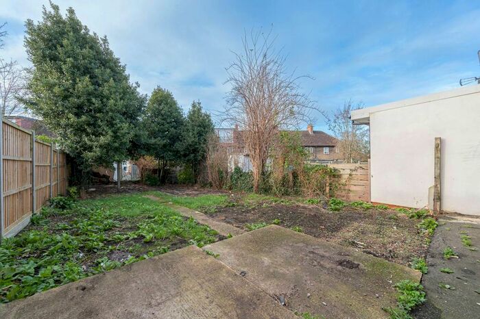 3 Bedroom Semi Detached House To Rent In Moremead Road, Sydenham, London, SE6