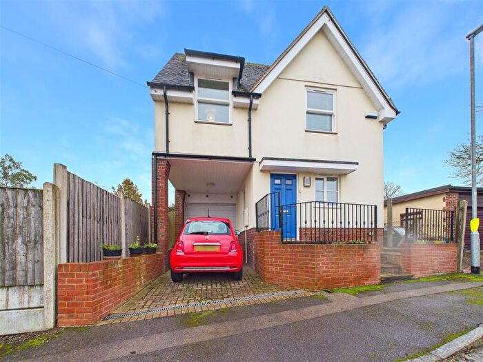 3 Bedroom Detached House For Sale In Grey Ladys, Chelmsford, CM2