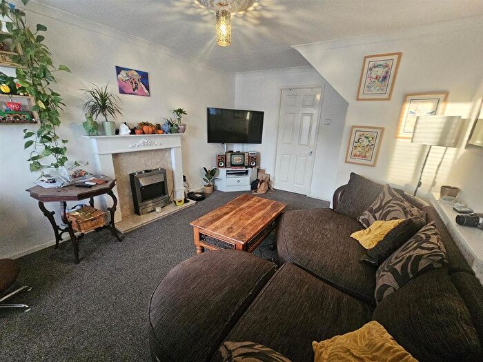 2 Bedroom End Terrace House To Rent In Thurlestone Drive, Nottingham, NG3