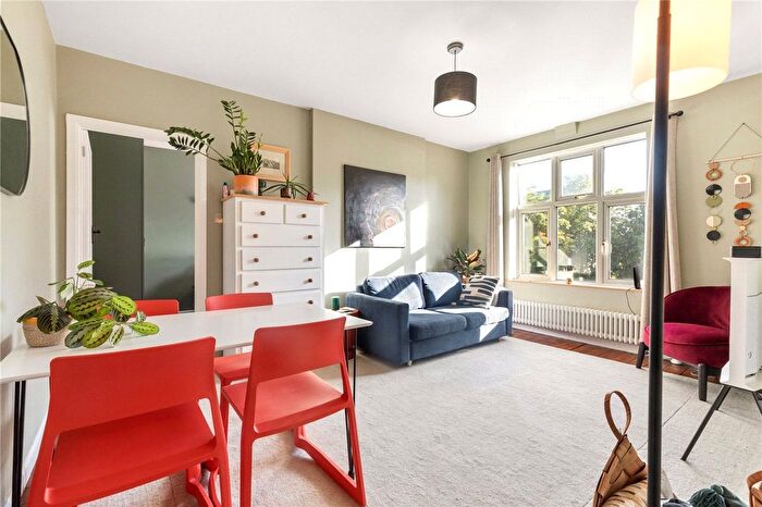 1 Bedroom Flat For Sale In Brixton Hill, London, SW2