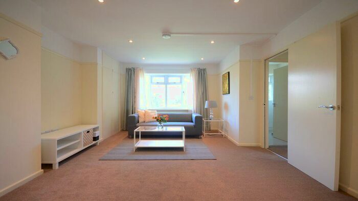 1 Bedroom Apartment To Rent In Berkeley Court, Reading, RG1