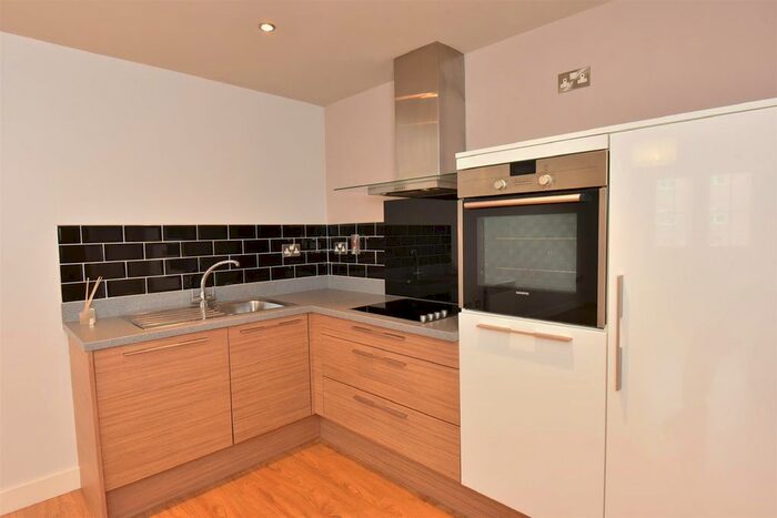 2 Bedroom Flat To Rent In Weald House, Birch Close, Huntington Road, YO31